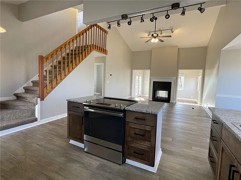 3492 Point View Cir — Photo 44