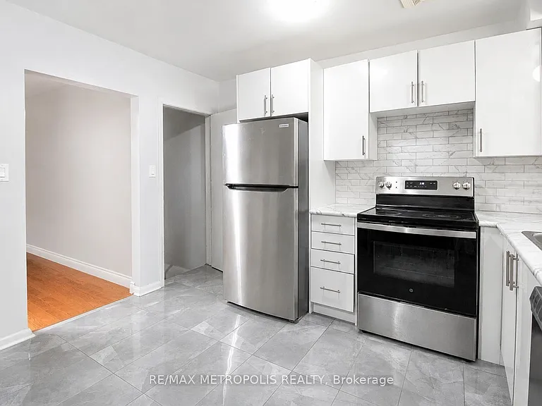 1098 Cedar St — Photo 8