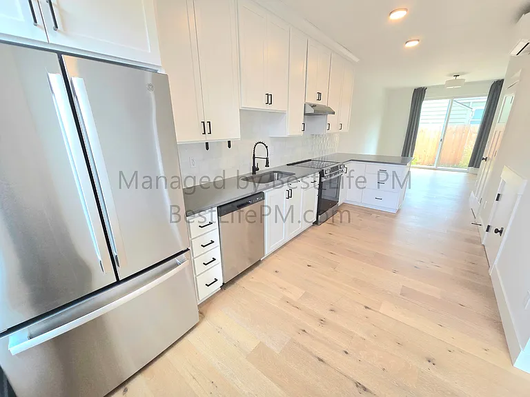 310 NE 58th Ave — Photo 5