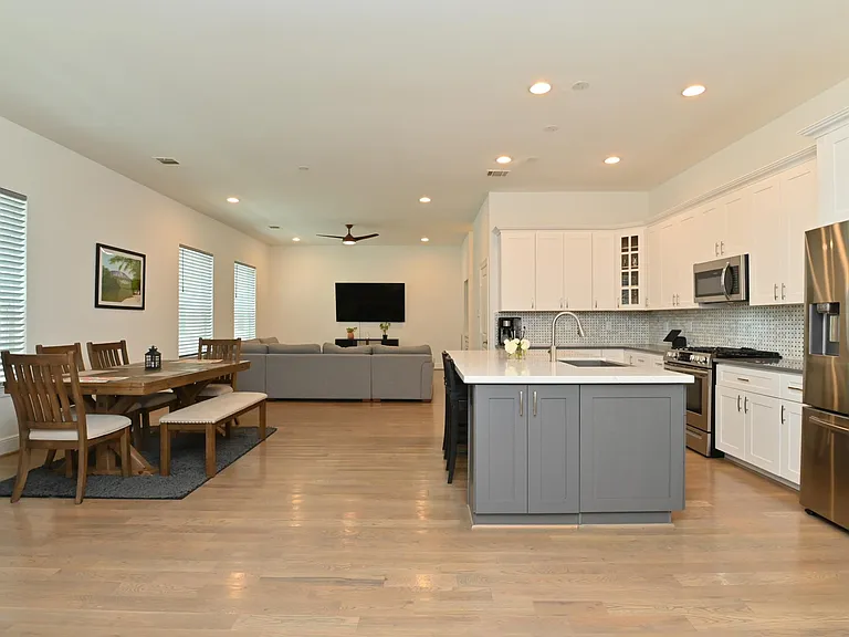 1117 W 16th St #C — Photo 1