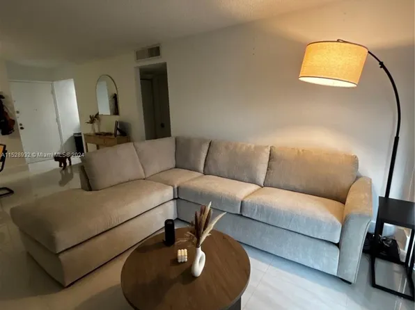 8794 SW 12th St APT 108, Miami, FL 33174