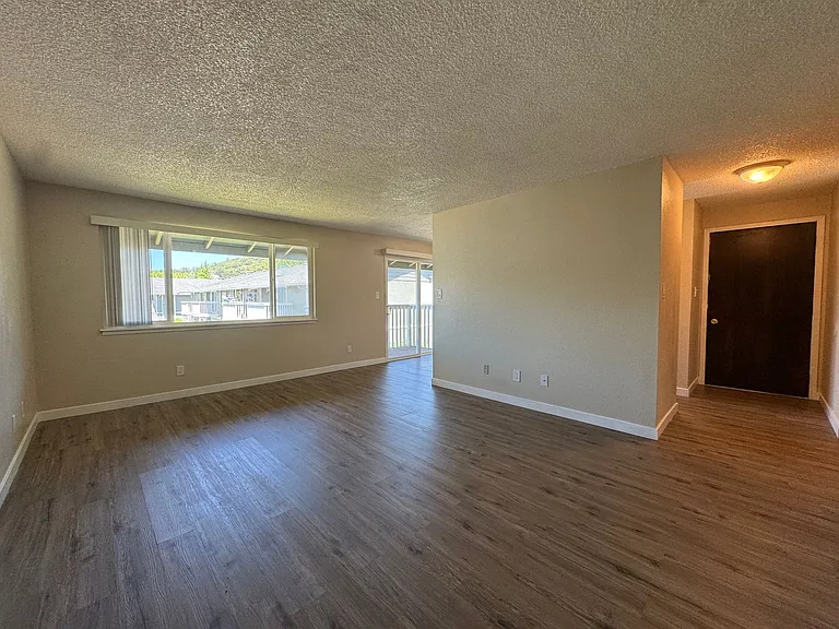 885 NE Sunset St #6 — Photo 9