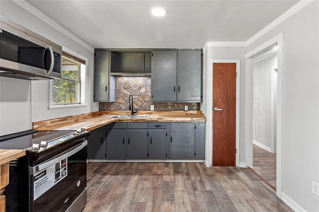 3 bed, 918 sqft, $1,495 — Photo 3