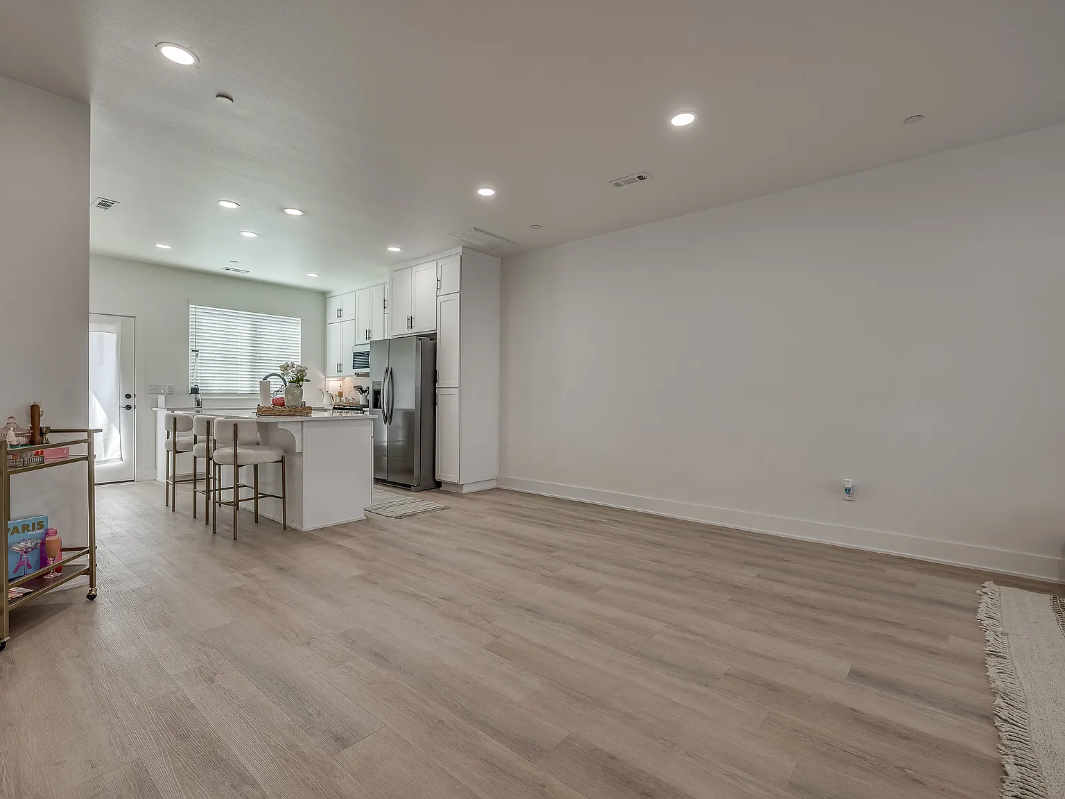 4 bed, 4.5 bath, $2,900 — Photo 3