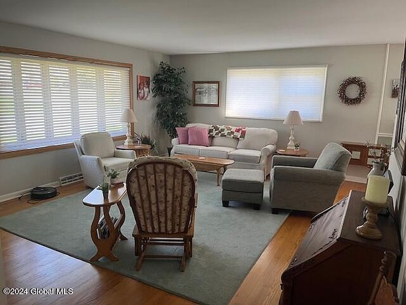4th image of 2 Westview Drive