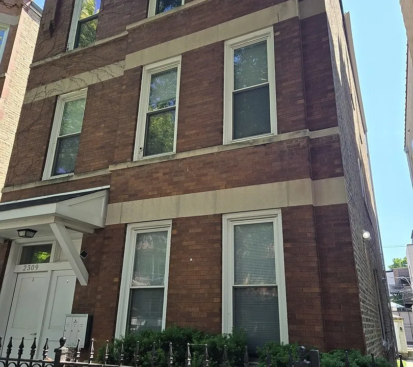2309 N Leavitt St #1