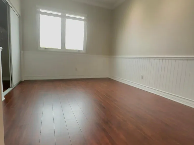 1554 Hastings Way — Photo 2