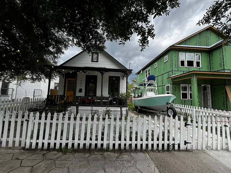 1407 Walnut St — Photo 3