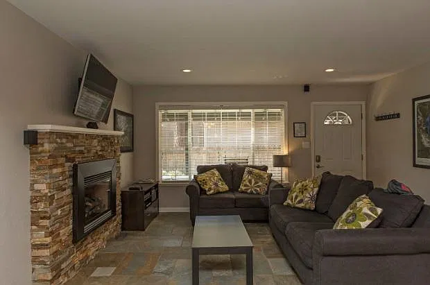 2 bed, 1000 sqft, $2,600 — Photo 2