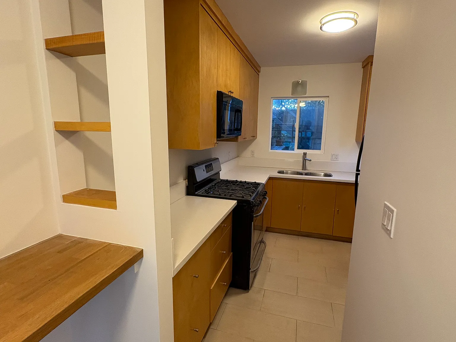 2 bed, 950 sqft, $3,200 — Photo 4