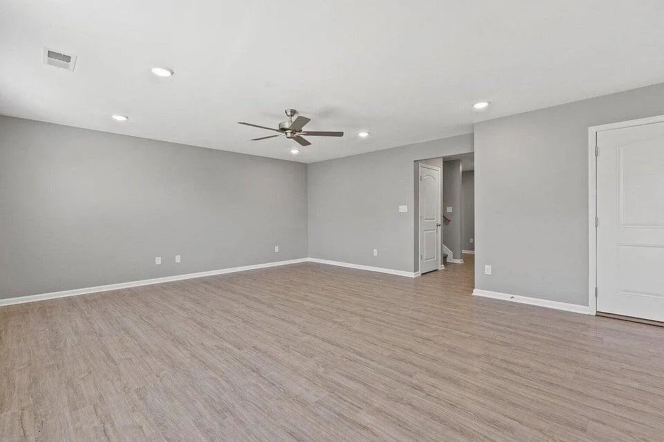 4 bed, 2.5 bath, 1900 sqft, $2,500 — Photo 3
