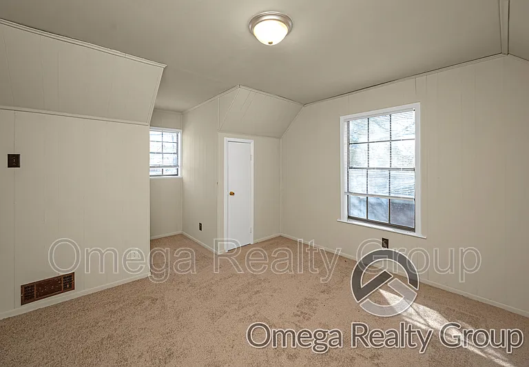5827 Darien Dr — Photo 37