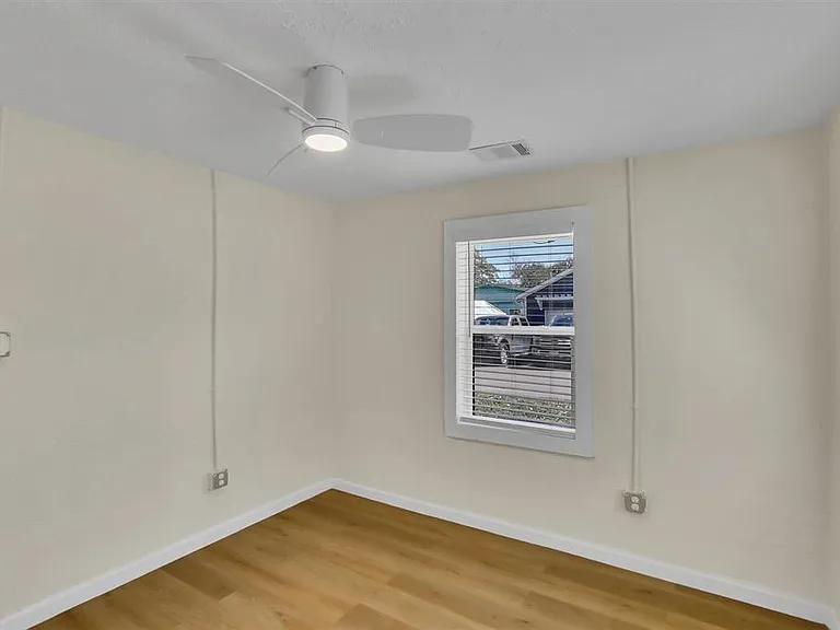 1852 Santa Rosa St — Photo 18