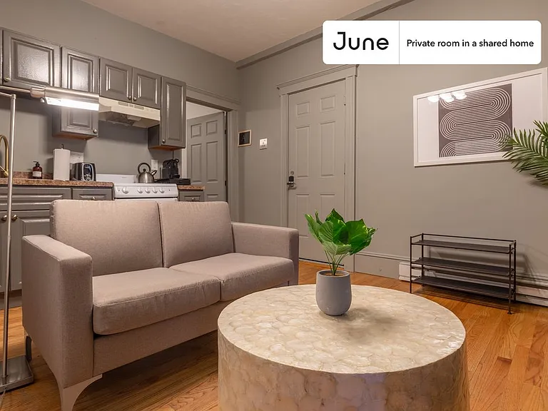 55 Park Dr #C — Photo 4