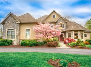 311 Angela Ct, Nazareth, PA 18064