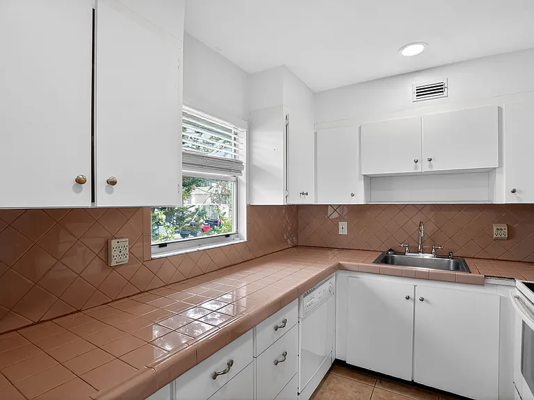 202 Bedford Trl — Photo 15