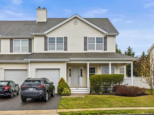 224 Rivendell Court, Melville, NY 11747