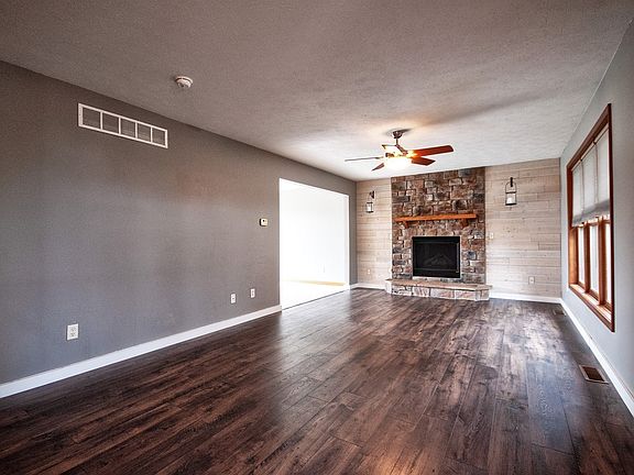 2nd image of 1238 Crimson Leaf Dr