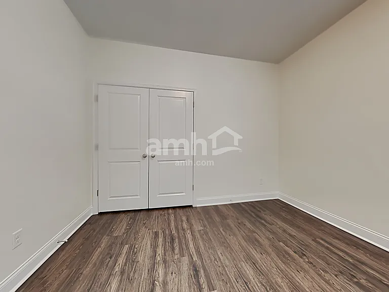 603 E Lionel Rd — Photo 12