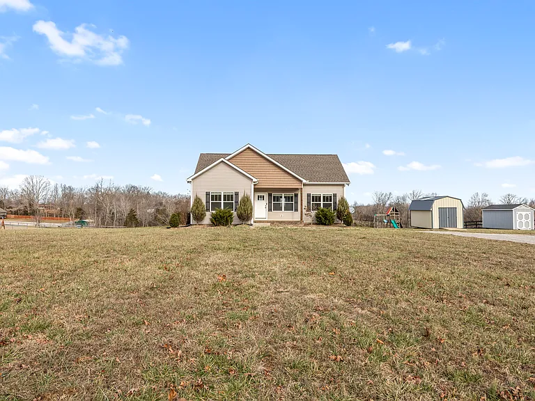 819 Hooper Rd — Photo 2