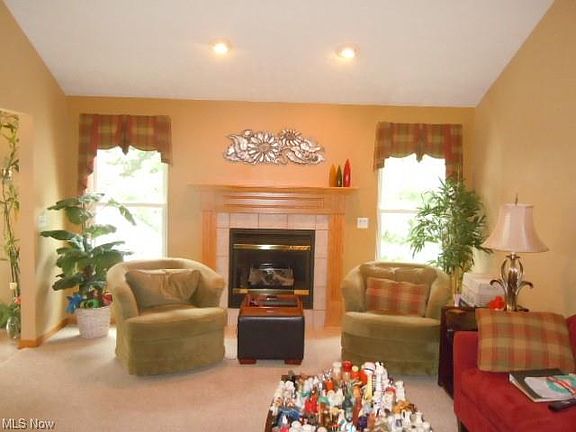 3rd image of 6084 Creekside Dr