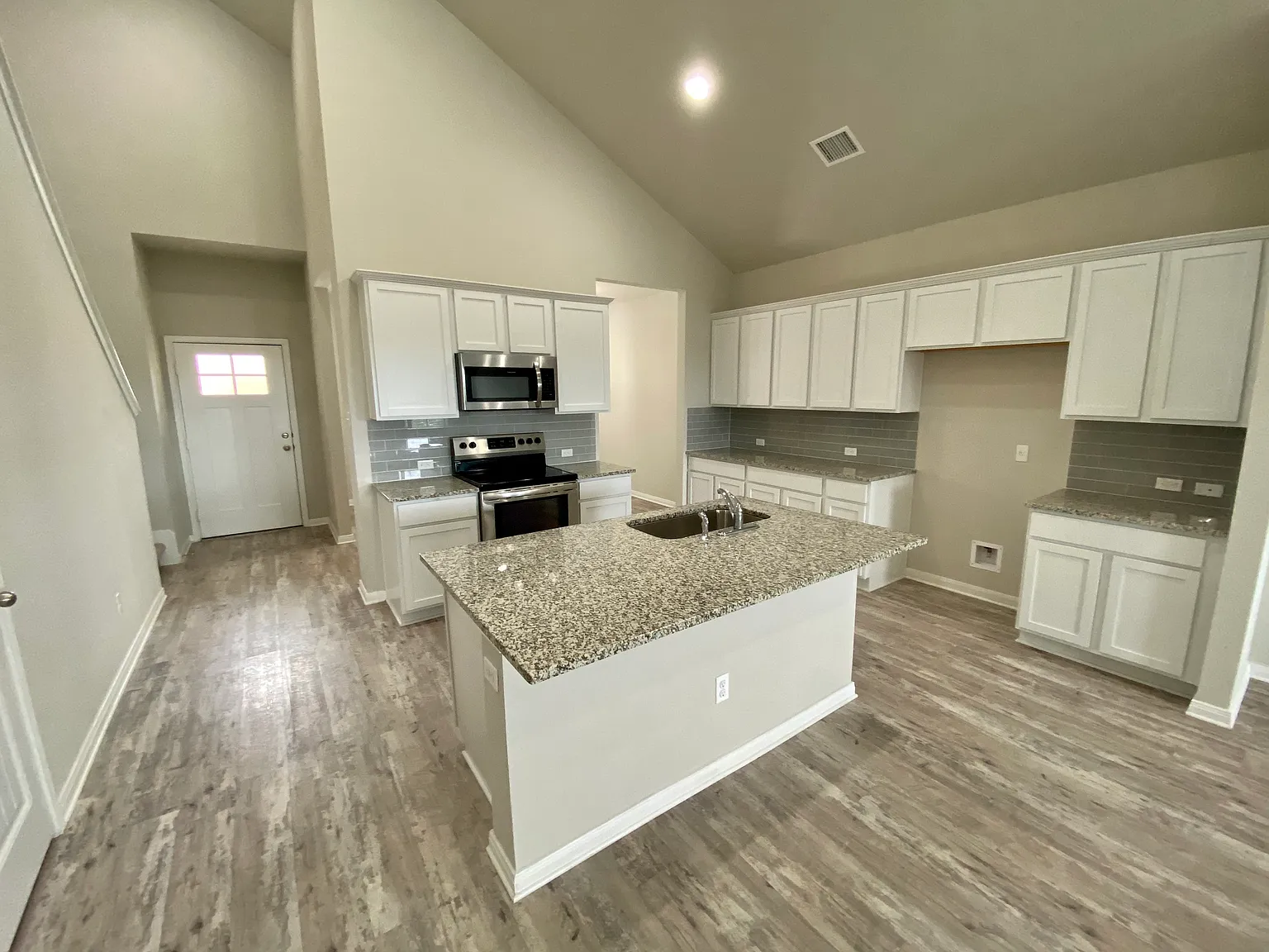 4 bed, 2.5 bath, 2212 sqft, $2,225 — Photo 4