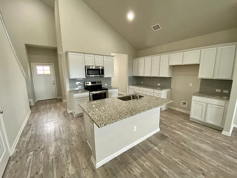 632 Donegal Ln — Photo 4