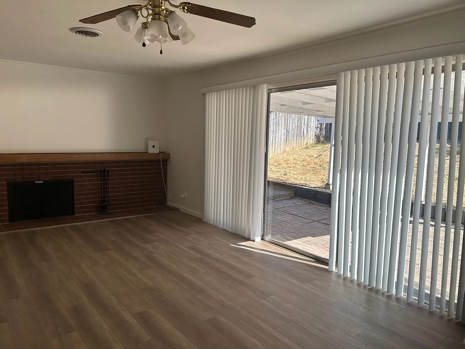 3 bed, 1.5 bath, 1152 sqft, $2,550 — Photo 2