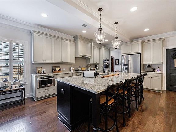 3rd image of 137 Sweetbriar Farm Rd