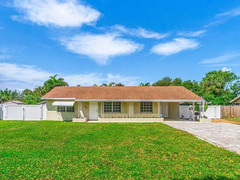 640 Jaeger Dr — Photo 1