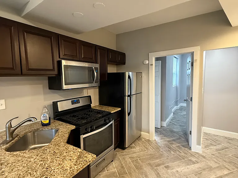 75 Whitney Ave #2 — Photo 5