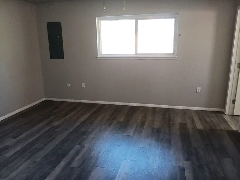 4001 Wellesley Dr NE — Photo 16