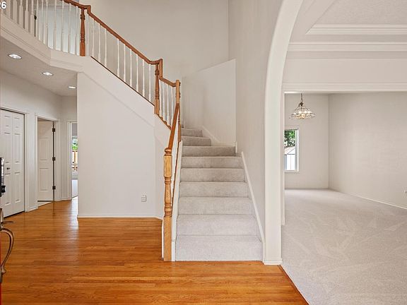 3rd image of 16775 SW Springwater Ln