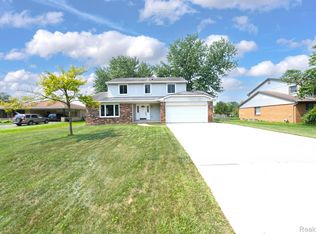 3669 Fernleigh Dr, Troy, MI 48083