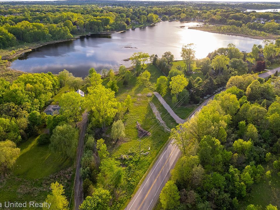 1st image of 17 Golf Club Rd