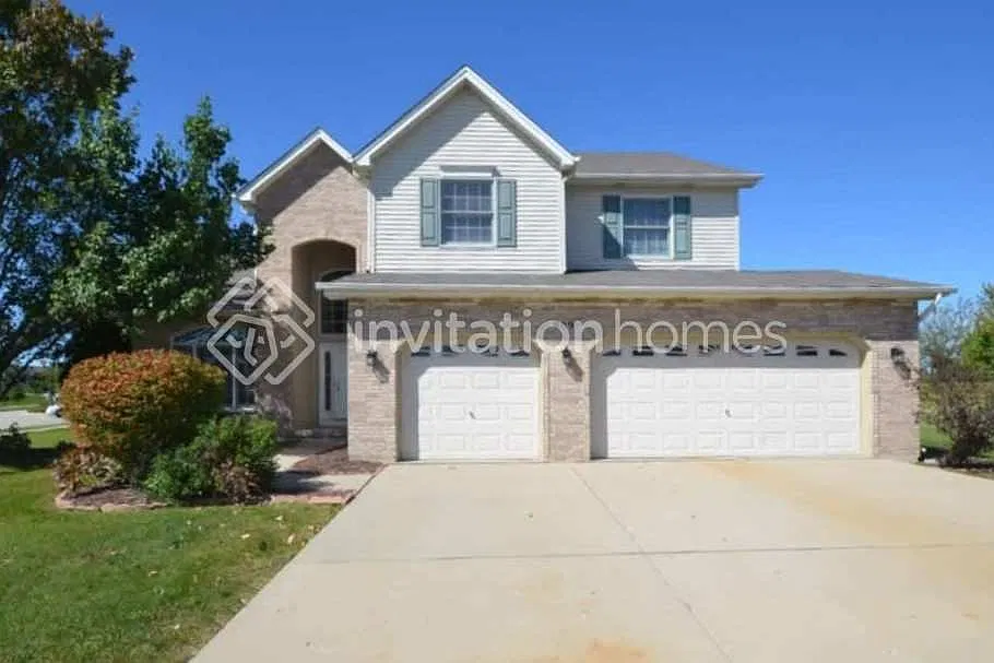 909 Butterfield Cir W