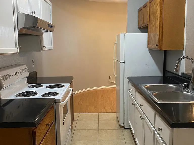 240 Princeton Ave #B — Photo 5
