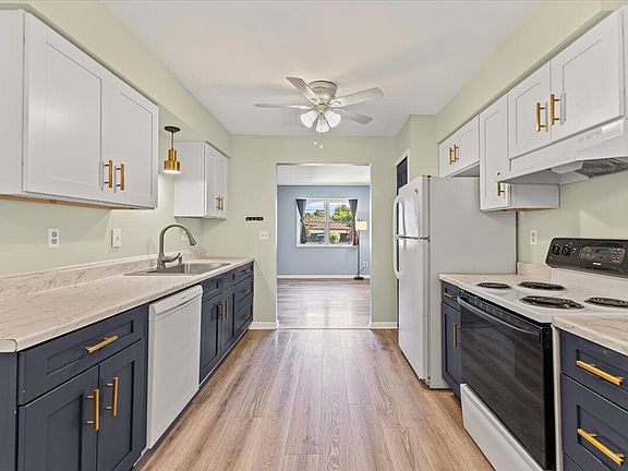5th image of 22830 Lincoln Ct