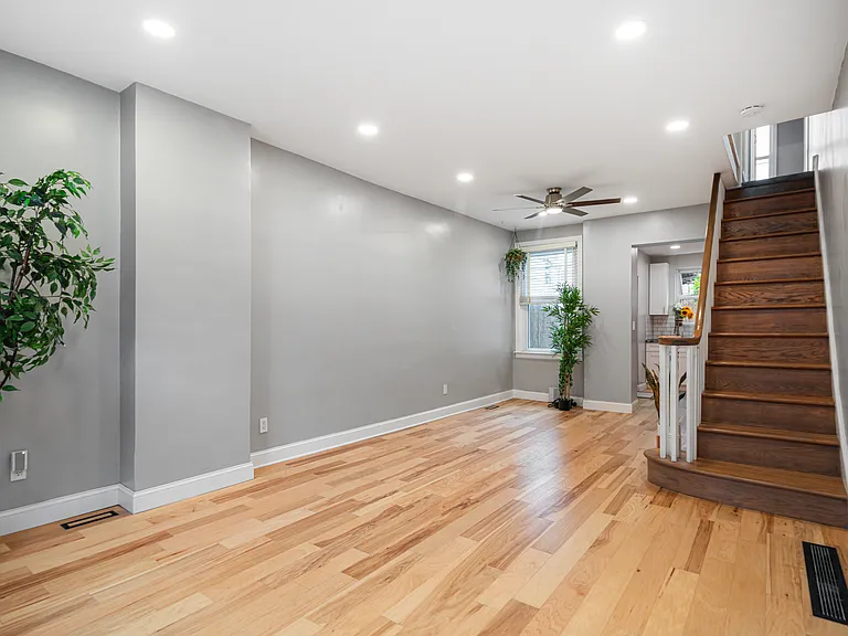 2729 Reno St — Photo 2