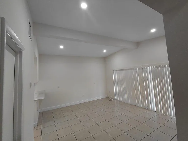 116 SE Prima Vista Blvd — Photo 3