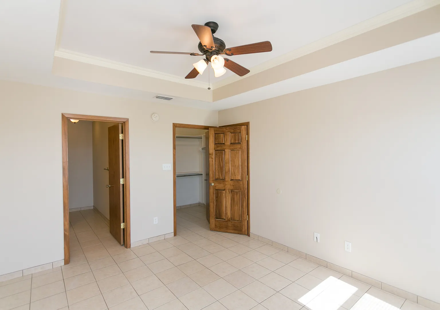 16111/16113 Rolling Meadows Dr. — Photo 3