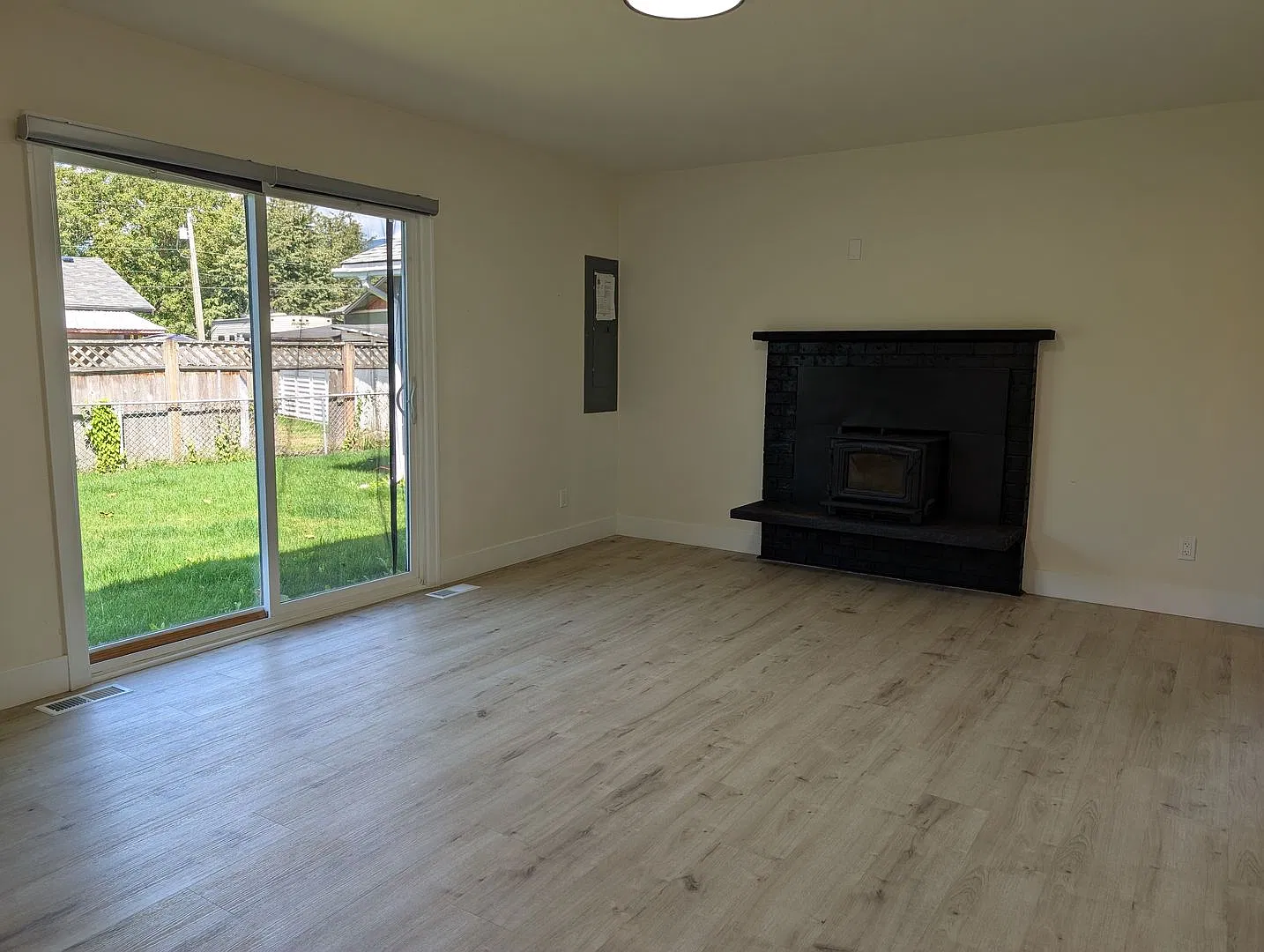 1318 Railroad Avenue — Photo 3