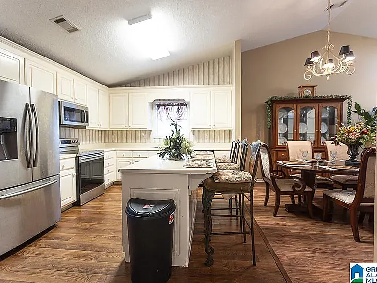 5201 Woodland Trce