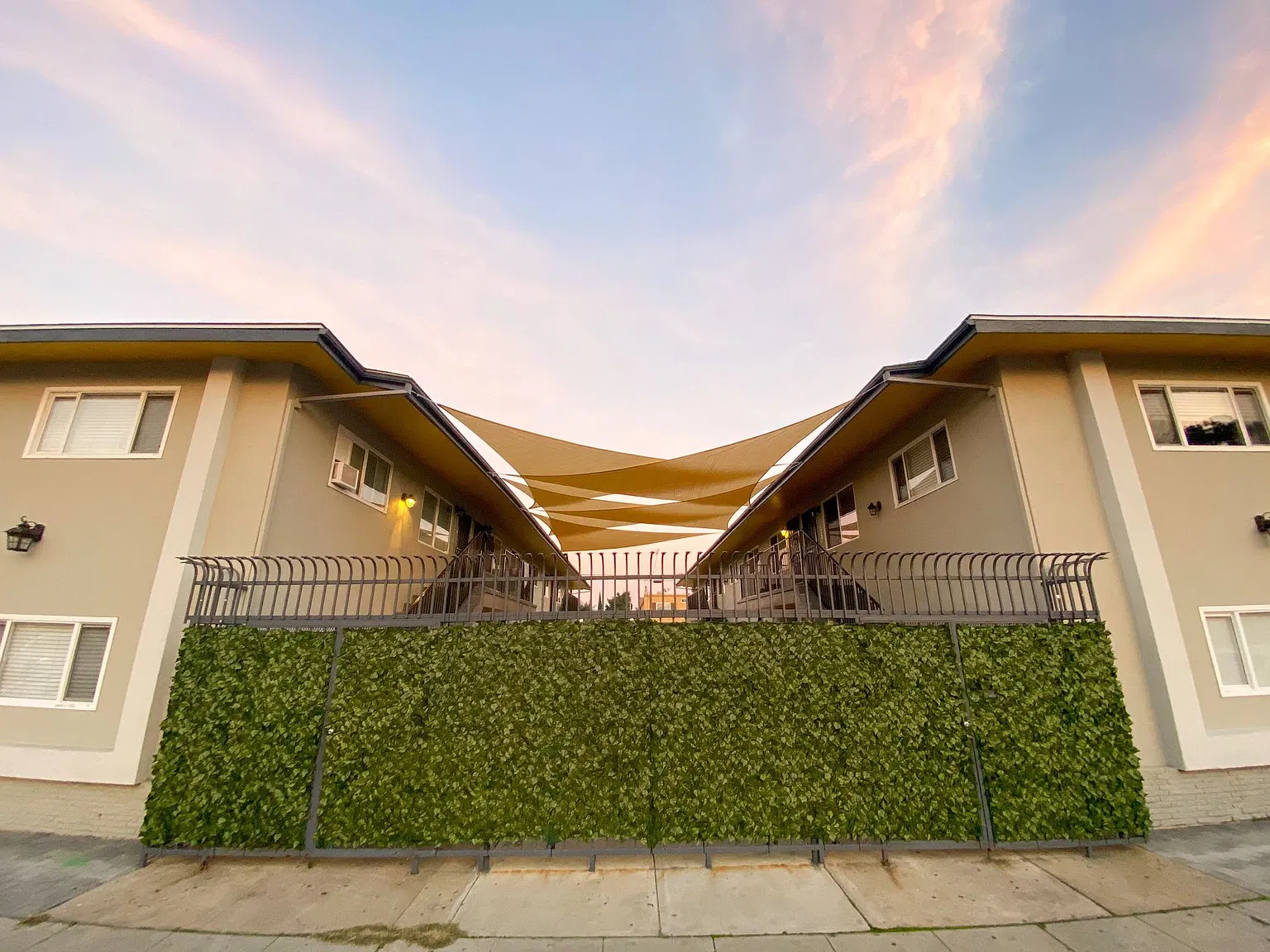 CG - Euclid Apartments — Photo 1