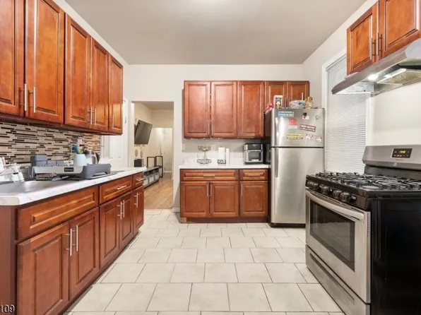 78 Willoughby St, Newark City, NJ 07112