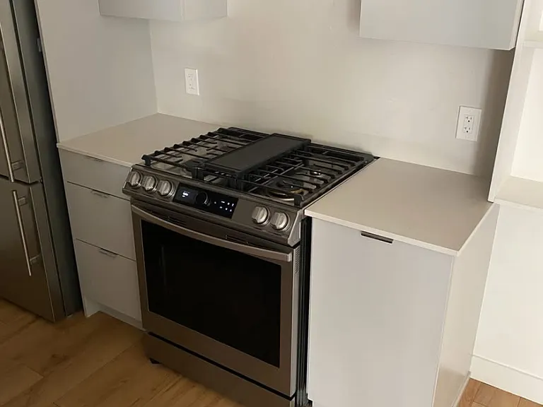 2493 Montrose Ave #410 — Photo 5