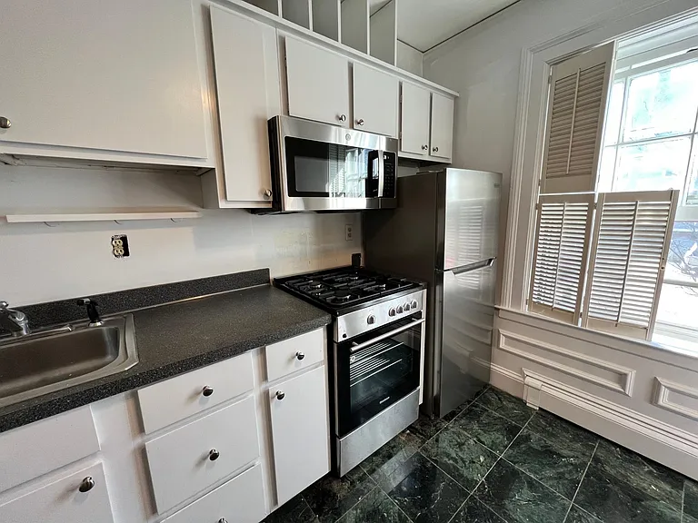 375 Lloyd Ave #2D — Photo 2