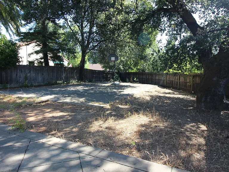 402 Healdsburg Ave — Photo 23