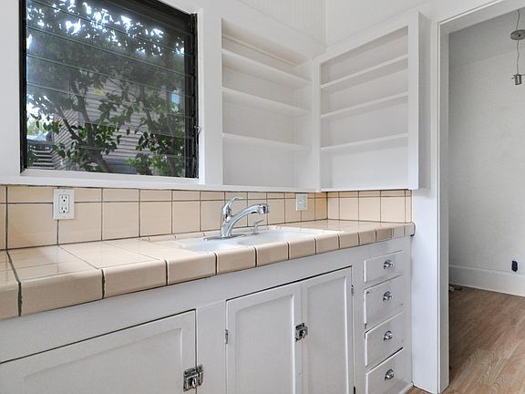4th image of 1111 N Los Robles Ave APT 2