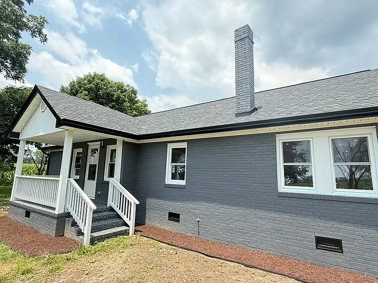 215 Newton Ln — Photo 6